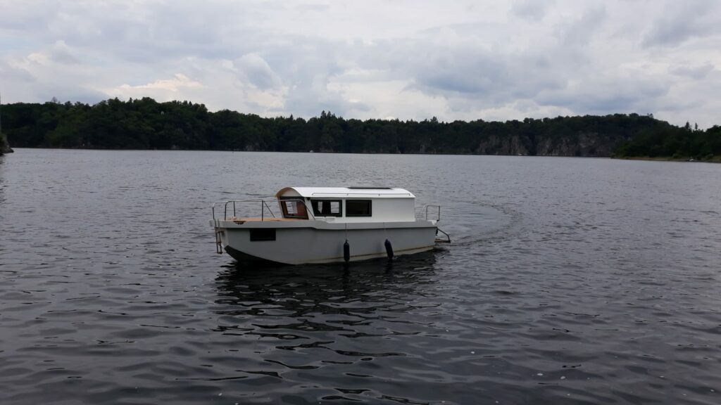 Krajánek 670/2 je obratná a snadno ovladatelná loď