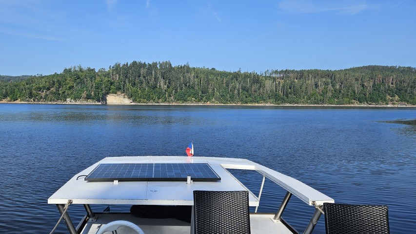 hausbot-yb35-awa-horni-paluba – kopie Horní paluba hausbótu Awa