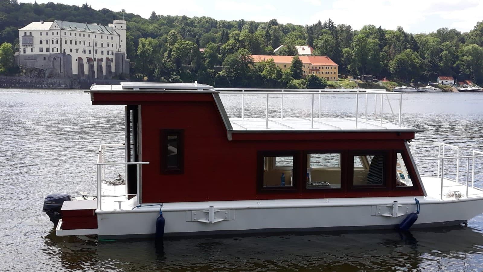 Huasbót Navis při plavbě na Orlíku
